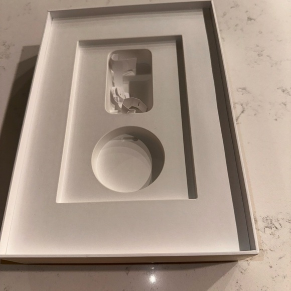 Apple iPad 8th Generation 32GB EMPTY BOX ONLY - - Picture 4 of 7